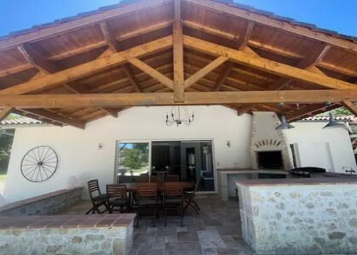 Belle Dependance Avec Piscine 빌라 *